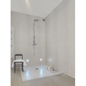 Salle de bain avec revêtement mural Grosfillex Element Compact Beton Weiß, 120x37,5 cm.