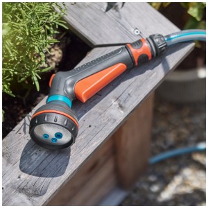 Gardena multi-irrigatore con water stop, set da 2 pezzi per irrigazione e pulizia giardino.