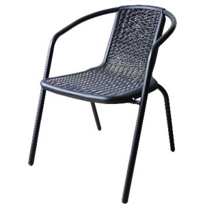 Poltrona impilabile nera in polyrattan con struttura in acciaio e braccioli per giardino.