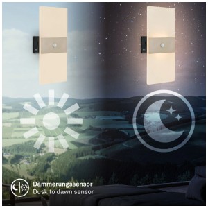 Applique murale à batterie Briloner Aura nickel avec détecteur crépusculaire, vue jour et nuit.