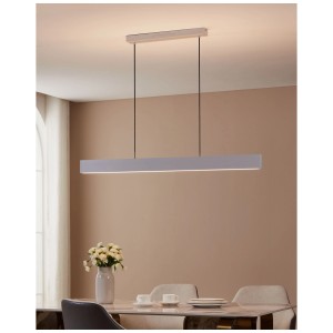 Lampada a sospensione a LED RGB Eglo Andreas-Z grigia in alluminio, larghezza 117 cm, sopra il tavolo da pranzo.