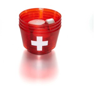 Photophore rouge Balthasar avec croix suisse, plastique, Ø 9 cm. Bougeoir pour bougies chauffe-plat.