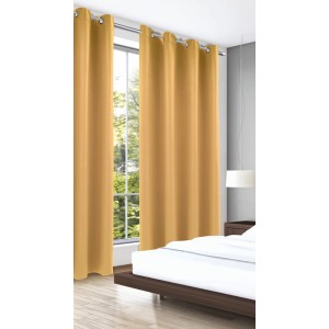 Tenda a occhielli DimOut Marene color zafferano di Neusser Collection alla finestra.