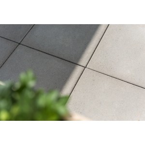 Piastre in cemento grigio Diephaus 30x30 cm con smusso per terrazze e vialetti.