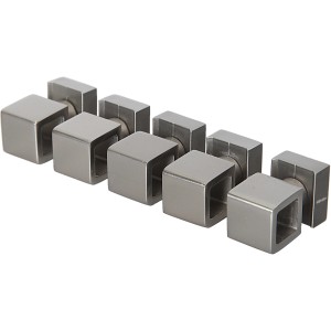 Fünf Vierkantstabhalter aus Aluminium für Treppen und Geländer.