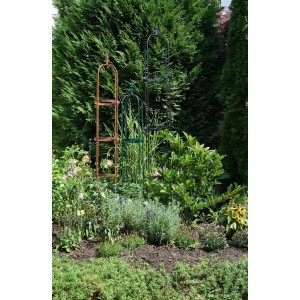 Obelisk Oscar, Montana-Grün, 130cm, aus Metall für den Garten.