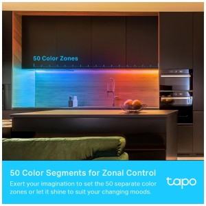Striscia LED Tapo L930-10: striscia luminosa RGBICW da 5 m in cucina con zone colorate.