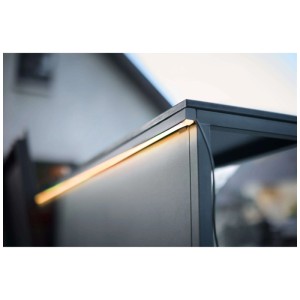 Cozze LED-Lichtstreifen (3 m) an grauer Outdoorküche Elements, warmweißes Licht.