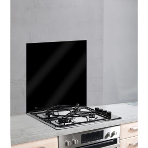 Crédence en verre noir Wenko 60x70 cm comme protection contre les éclaboussures derrière une plaque de cuisson.
