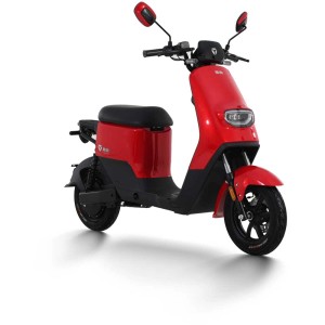 E-scooter rouge Yadea DE3 avec rétroviseurs, phare et selle noire.