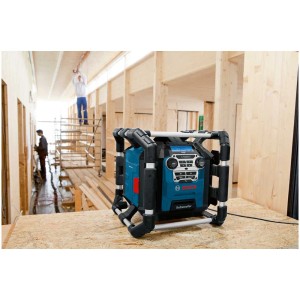 Radio da cantiere Bosch Professional GPB 18V-5 SC con robusta gabbia di protezione.