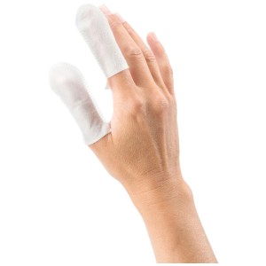 Mano con cuscinetti per la cura dentale Trixie per cani, per una facile pulizia dei denti.
