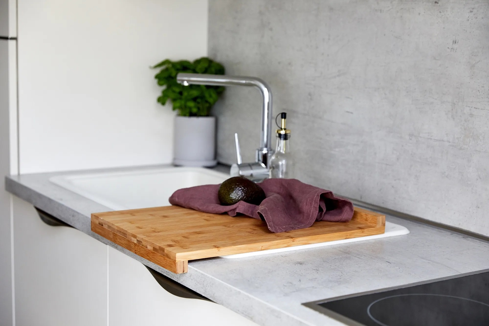 Wenko Schneidebrett mit Anlegekante Bambus Braun 45 x 35 cm