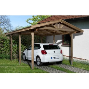 Carport a due falde Weka 611 in legno con auto. Il carport protegge i veicoli dagli agenti atmosferici.