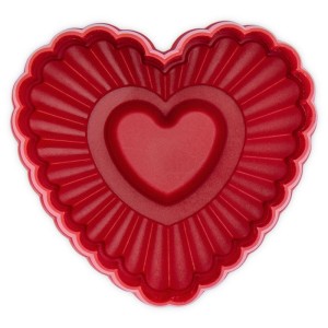 Roter, gewellter Herz-Ausstecher aus Kunststoff für Linzer Plätzchen. Doppelseitige Form für kreative Backideen.