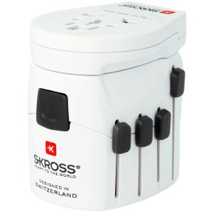 Weißer Skross® Reiseadapter World Pro mit USB-Port für Steckdosen.