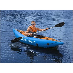 Kayak Bestway Hydro-Force avec pagaie (230 cm) sur l'eau.