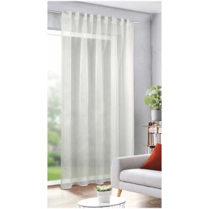 Tenda a passanti color crema Sylvia 245x135 cm con nastro per tende davanti alla finestra.