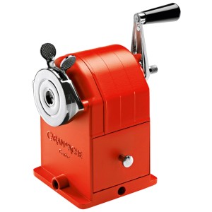Caran d'Ache Spitzmaschine aus Metall, rot metallic. Malzubehör für Künstler und Bürobedarf.