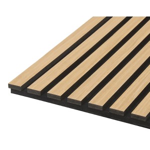 Pannello acustico Fibrotech Decor 120, lamelle in rovere chiaro su base scura per assorbimento acustico.