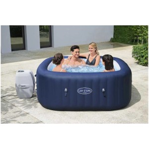 Bestway LAY-Z-SPA Hawaii AirJet spa gonflable avec 4 personnes dans le jardin.