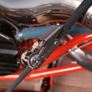 Sangle d'arrimage Master Lock avec cliquet et crochets en S, 5 m, pour sécuriser les charges.