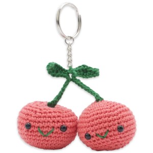 Set Hardicraft per portachiavi a ciliegia all'uncinetto, cotone, rosa e verde.