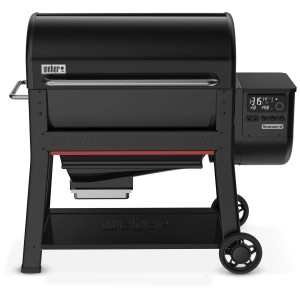 Barbecue à pellets Weber Searwood XL noir avec contrôle digital et roulettes.