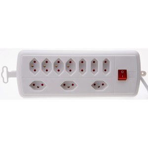 Bloc multiprise blanc avec 10 prises de type 13 et interrupteur de sécurité enfant rouge.