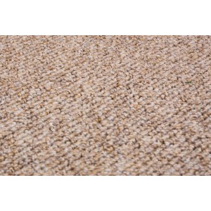 Gros plan du tapis Kairo beige clair, vendu au mètre, structure bouclée résistante.