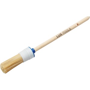 Pennello tondo LUX-TOOLS misura 6 con manico in legno e setole in poliestere per lavori di pittura precisi.