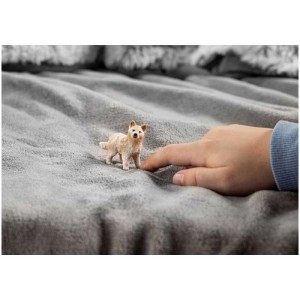 Cachorro de lobo polar Schleich Wild Life (14881) détaillé sur fond gris.