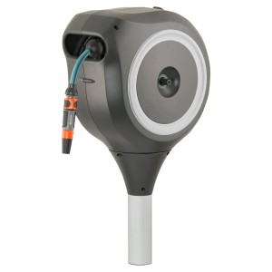 Gardena Avvolgitubo da giardino RollUp M 20 m con tubo e lancia su picchetto.