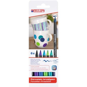 Set de 6 marqueurs pinceaux pour porcelaine Edding 4200 Cool avec des tasses peintes en arrière-plan.