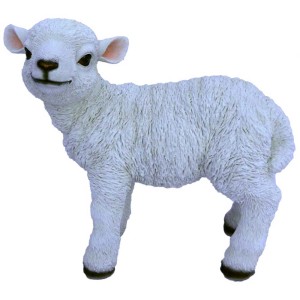 Stehendes, weißes Deko-Lamm von Vivid Arts für den Garten, ca. 35,5 x 38,5 x 21,5 cm (HxBxT).