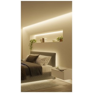 Philips Hue LED-Leuchtstreifen im Schlafzimmer, warmweisses Licht für indirekte Beleuchtung.