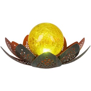 Globo LED-Solarleuchte Blüte, Ø 22 cm, mit amberfarbener Glaskugel und Metallblütenblättern.