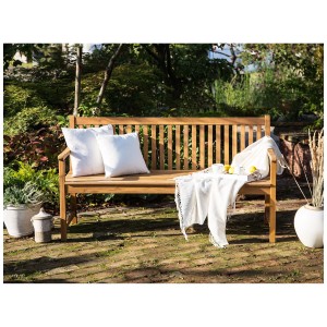 Panca da giardino Vivara in legno di acacia, larghezza 160 cm, con cuscini e coperta in giardino.