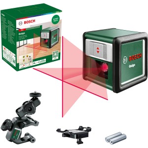 Niveau laser croix Bosch Quigo avec accessoires : pince universelle, plaque d'adaptation et piles.
