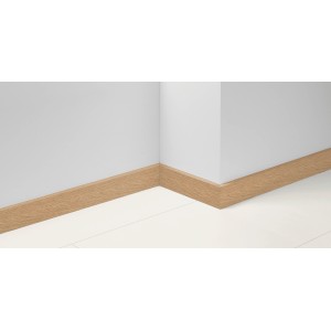 Plinthe Parador SL 18 chêne D030 sur mur et sol.