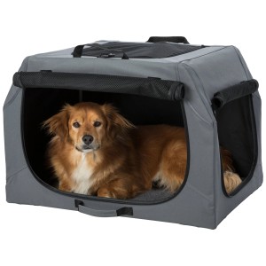 Trasportino grigio Trixie Soft Kennel Easy S-M con cane. Ideale per trasportare in sicurezza il tuo amico a quattro zampe.