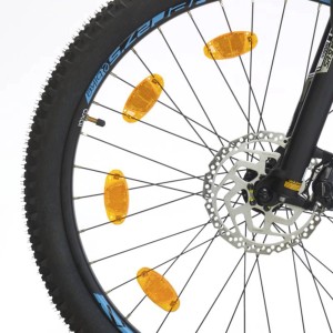 Pneumatico per bicicletta con 4 catadiottri gialli Fischer in plastica per una maggiore sicurezza.