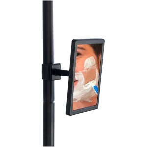 Étagère d'angle télescopique Wenko Premium Big Black avec miroir et homme se rasent.