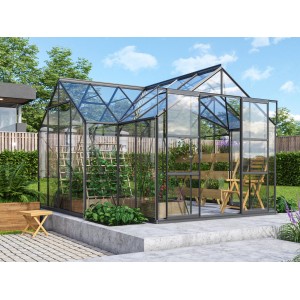 Serra Vitavia Sirius nera 13 m² con fondazione e piante in giardino.