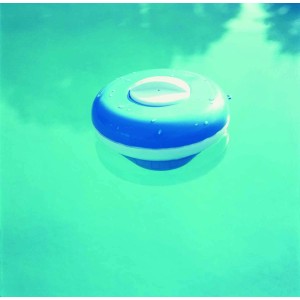 Distributeur bleu et blanc pour pastilles de piscine de 200g dans l'eau.