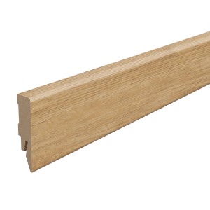 Plinthe Egger L736, décor Chêne Naturel Berdal, pour sols stratifiés et hybrides.