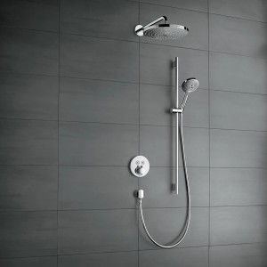 Tubo doccia Hansgrohe Isiflex 160 cm, cromo, su sistema doccia con soffione e doccetta.