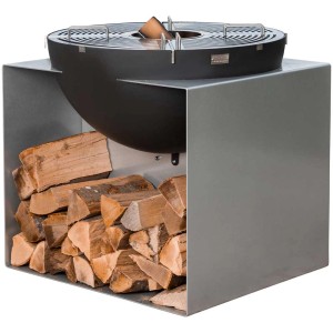 Globe de feu et de grill Olympia en acier Ø 80 cm avec du bois de chauffage dans la base.