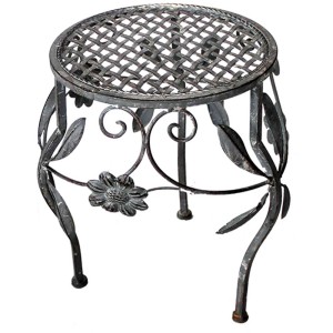 Sgabello portapiante rotondo in ferro grigio antico con decoro floreale, altezza 34 cm.