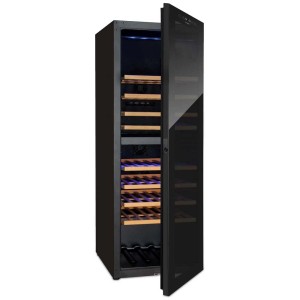 Cave à vin Trisa avec porte ouverte, deux zones, 191 l, étagères en bois et éclairage LED.